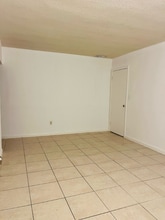 2211 SW 45th St in Fort Lauderdale, FL - Building Photo - Building Photo