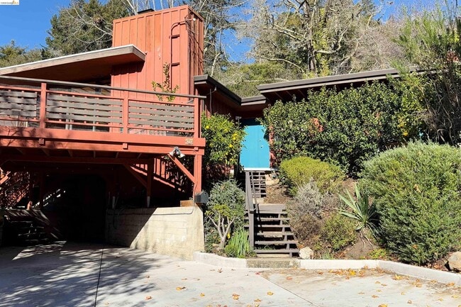 25 Sunset Dr in Kensington, CA - Building Photo - Building Photo