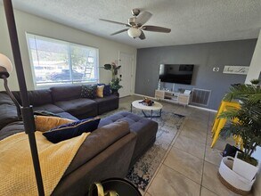 1430 Parkview Ln in Largo, FL - Building Photo - Building Photo