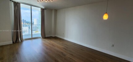 1250 S Miami Ave, Unit 1911 in Miami, FL - Building Photo - Building Photo