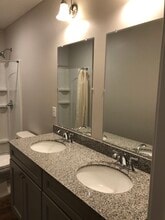 1 Davis Ln, Unit Apartment B in New Boston, NH - Foto de edificio - Building Photo