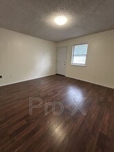 106 W Hudson St in Pittsburg, KS - Foto de edificio - Building Photo