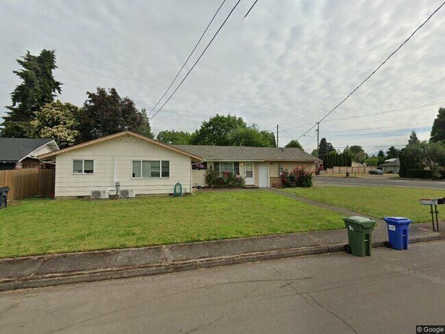 27 Chapel Dr, Unit 27 in Eugene, OR - Foto de edificio - Building Photo