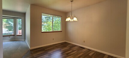 6821 119th Pl SE in Bellevue, WA - Building Photo - Building Photo