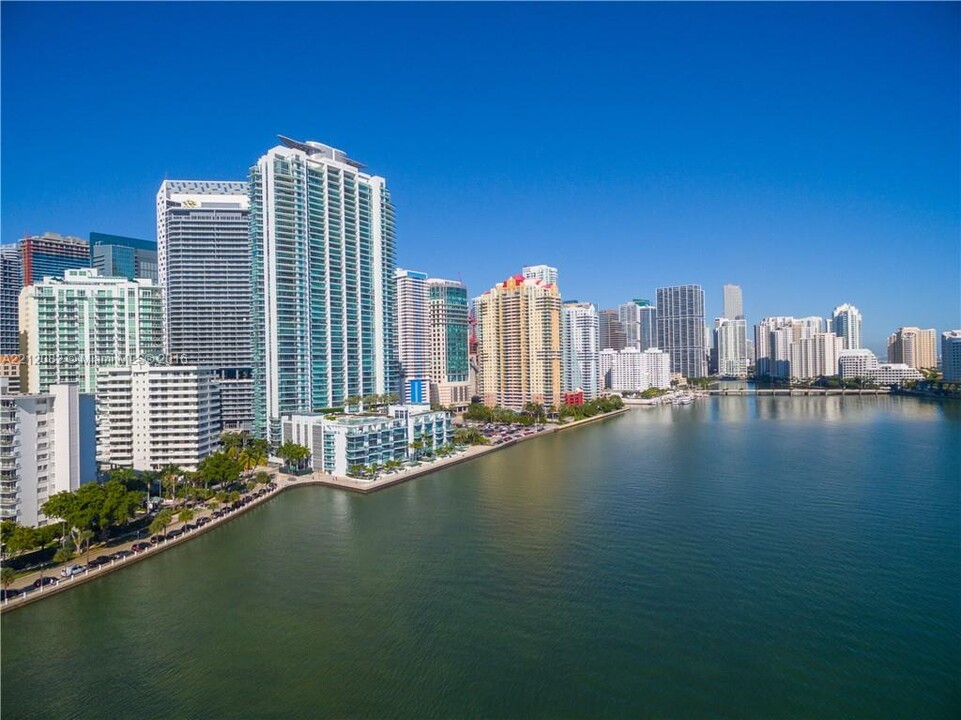 1331 Brickell Bay Dr, Unit 3205 in Miami, FL - Foto de edificio