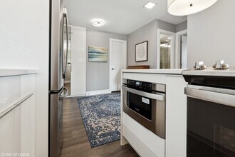 1355 N Sandburg Ter, Unit 1402D in Chicago, IL - Building Photo - Building Photo