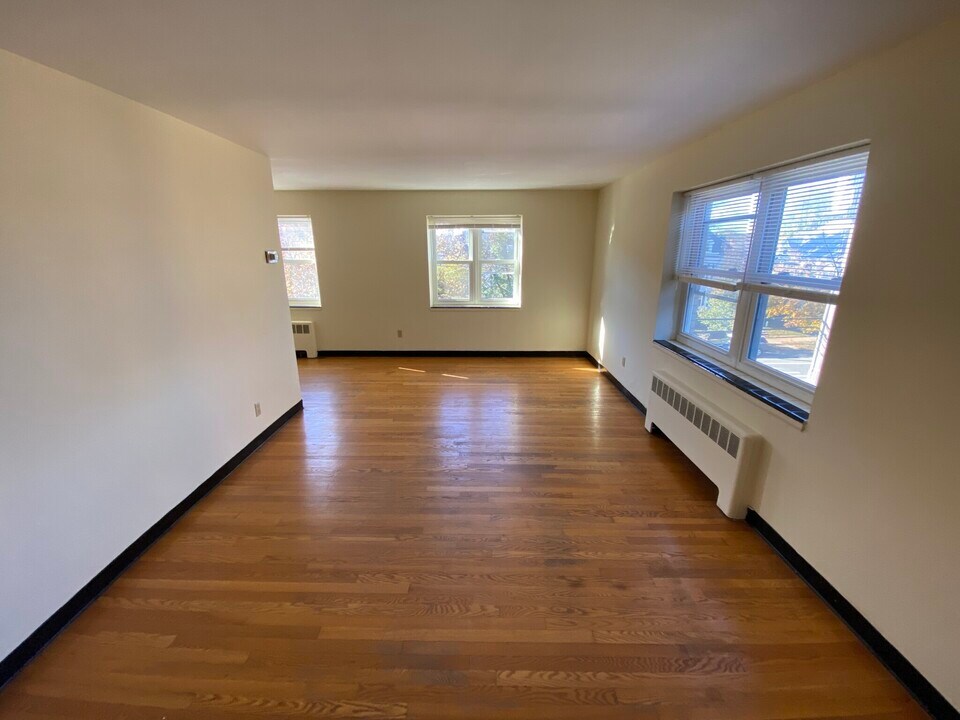 285 Massachusetts Ave in Arlington, MA - Foto de edificio