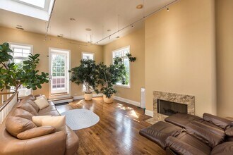 2226 N Magnolia Ave in Chicago, IL - Building Photo - Building Photo