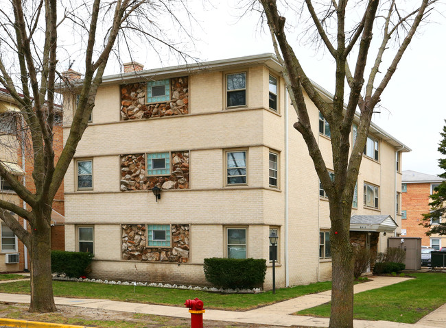 8417 W Bryn Mawr Ave in Chicago, IL - Building Photo - Building Photo