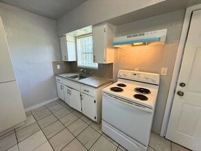 15330 NW 31st Ave in Opa Locka, FL - Building Photo - Building Photo