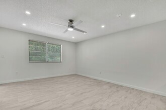 10981 W Tidewater Cir in Crystal River, FL - Building Photo - Building Photo