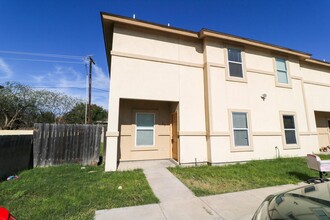 1014 Ranchway Dr in Laredo, TX - Foto de edificio - Building Photo