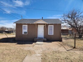 213 W 9th St in Portales, NM - Building Photo