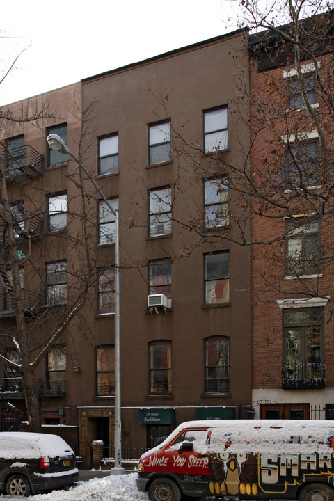 44 St Marks Pl in New York, NY - Building Photo