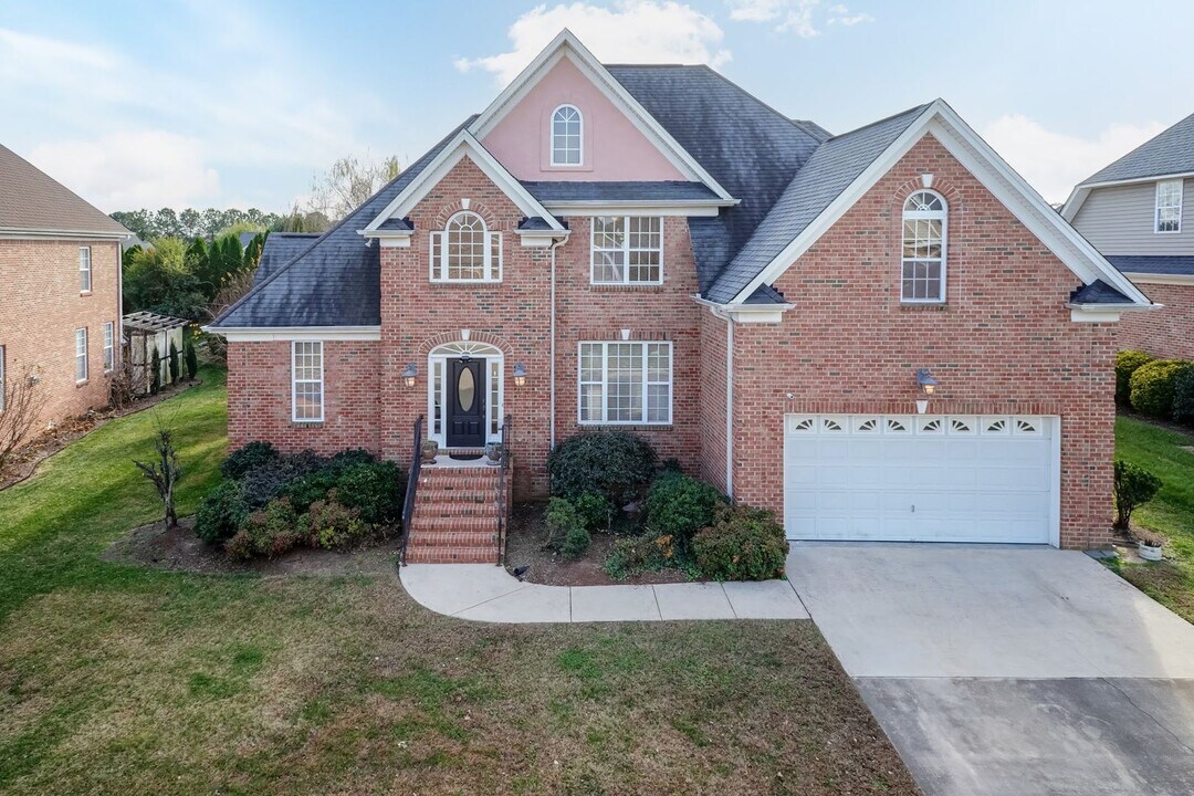 6007 Windsor Cir in Elon, NC - Building Photo