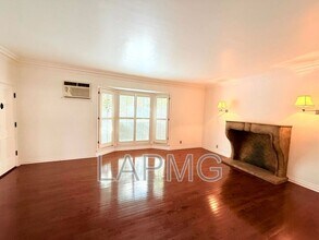 1250-1/2 N Flores St in West Hollywood, CA - Building Photo - Building Photo