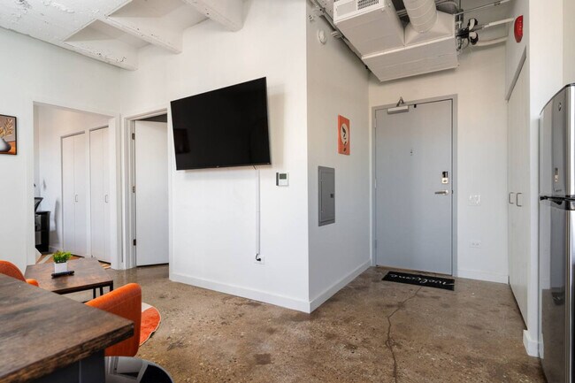 1049 W Lawrence Ave in Chicago, IL - Building Photo - Building Photo