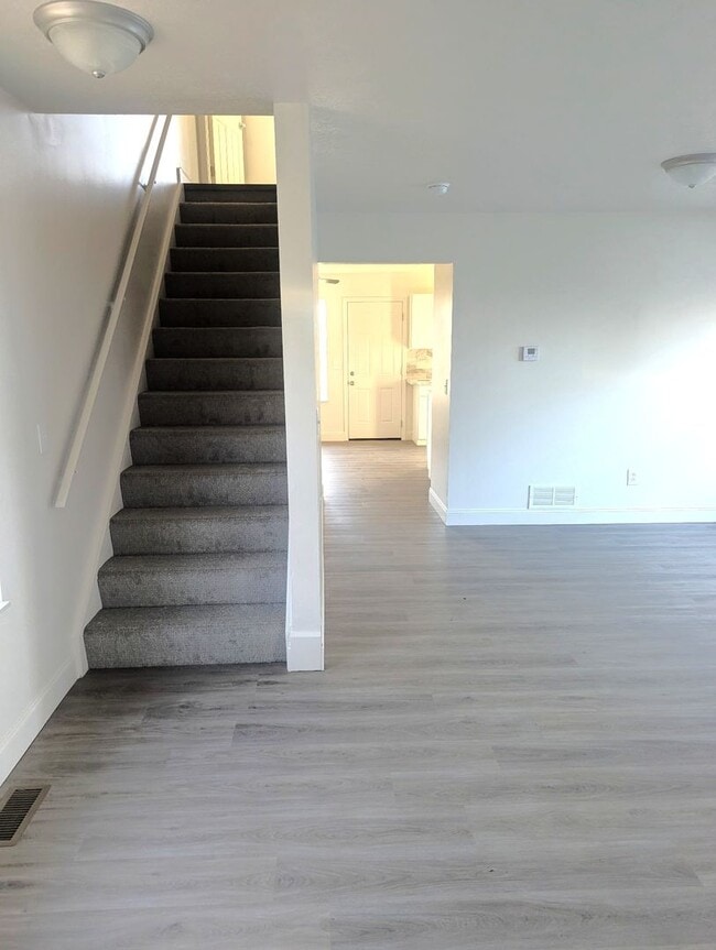 247 Reed Ave in Campbell, OH - Building Photo - Building Photo