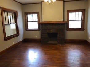 302 Melrose Ct, Unit 1 in Iowa City, IA - Foto de edificio - Building Photo