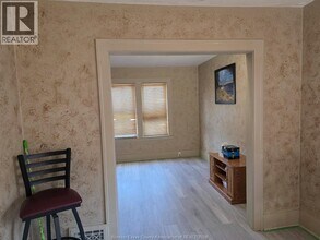 1093 Howard Ave in Windsor, ON - Building Photo - Building Photo
