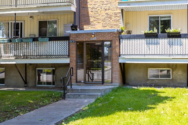 6305 Bonaventure in Brossard, QC - Building Photo - Building Photo