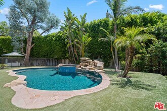 2701 Roscomare Rd in Los Angeles, CA - Building Photo - Building Photo