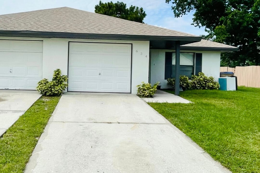 634 Royalty Ct in Kissimmee, FL - Building Photo