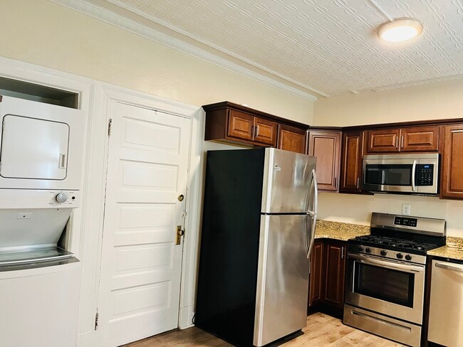 1630 Lowrie St, Unit 3 in Pittsburgh, PA - Foto de edificio - Building Photo