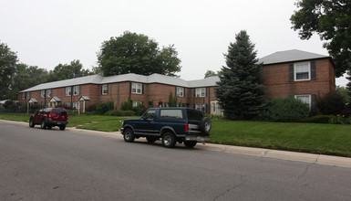 Jasmine Courtyard Townhomes in Denver, CO - Building Photo - Building Photo