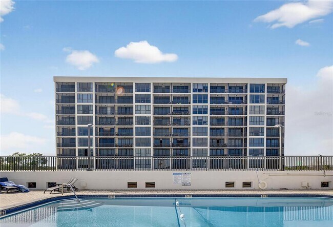 7100 Sunshine Skyway Ln S in St. Petersburg, FL - Foto de edificio - Building Photo