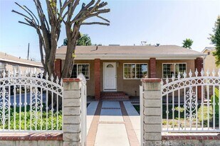 13716 Judd St in Los Angeles, CA - Building Photo