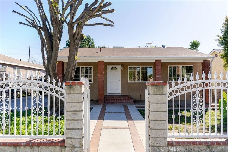 13716 Judd St in Los Angeles, CA - Building Photo