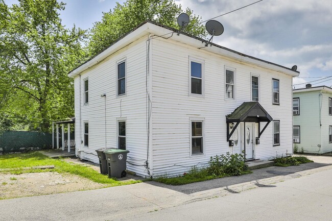 52 Front St in Pembroke, NH - Building Photo - Building Photo