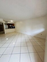 1331 W 51st Pl, Unit 1331 in Hialeah, FL - Foto de edificio - Building Photo