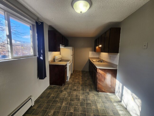 1941 Clinton St in Aurora, CO - Foto de edificio - Building Photo