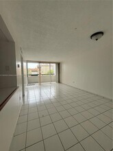 802 NW 87th Ave in Miami, FL - Foto de edificio - Building Photo