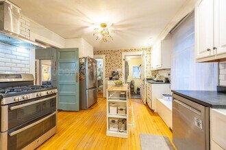 139 Grove St in Bristol, CT - Building Photo - Building Photo