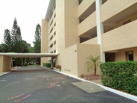 512 W Venice Ave in Venice, FL - Building Photo