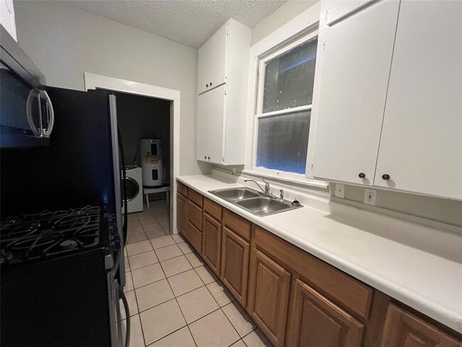 1724 Ave N 1/2 in Galveston, TX - Building Photo - Building Photo