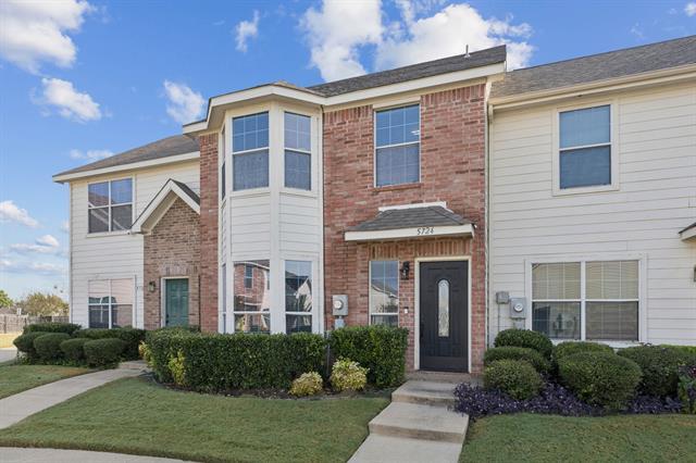 5724 Giddyup Ln in Fort Worth, TX - Building Photo - Building Photo