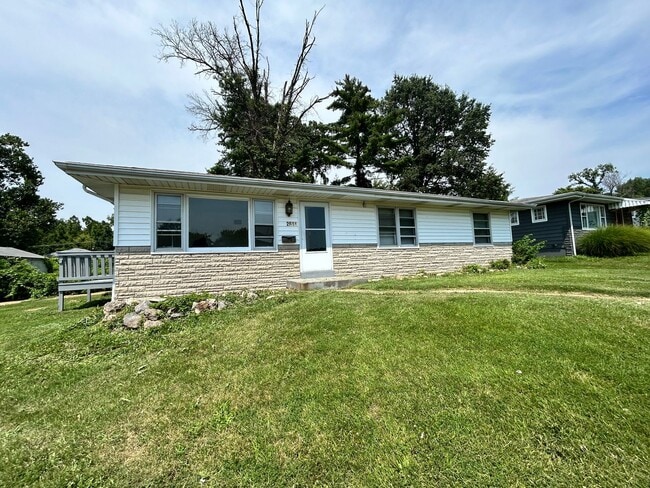 2611 Shirley Ave in Jennings, MO - Foto de edificio - Building Photo