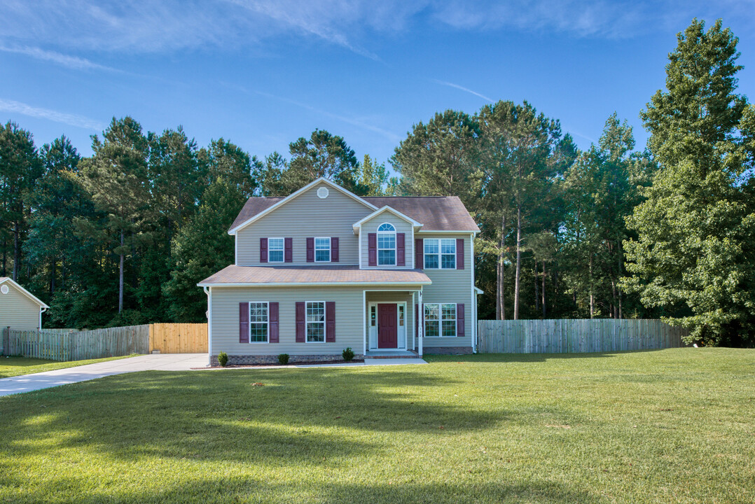 112 Sparkling Brook Way in Jacksonville, NC - Building Photo