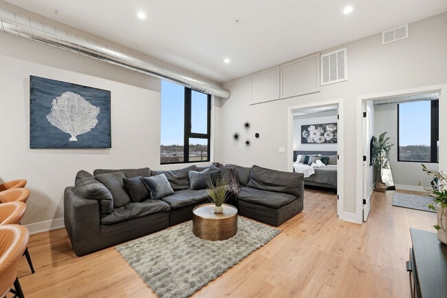 property at 6044 N Winthrop Ave