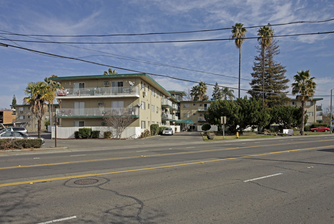 Belfort Arms Apartments in Sacramento, CA - Building Photo