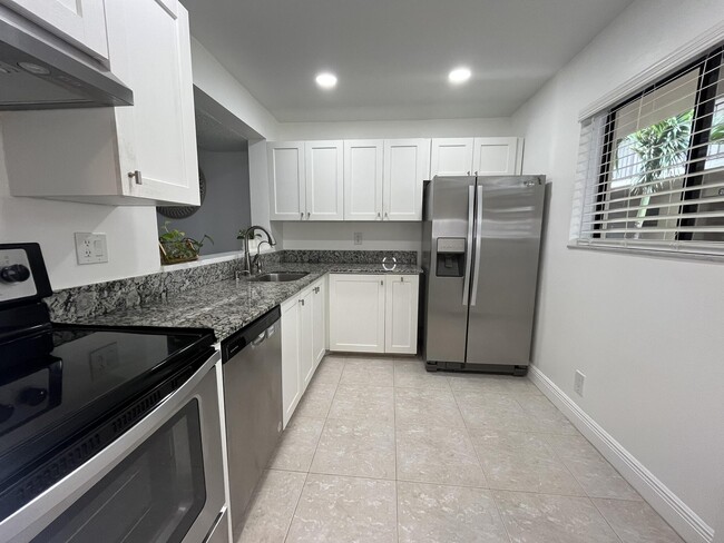 property at 5160 Las Verdes Cir