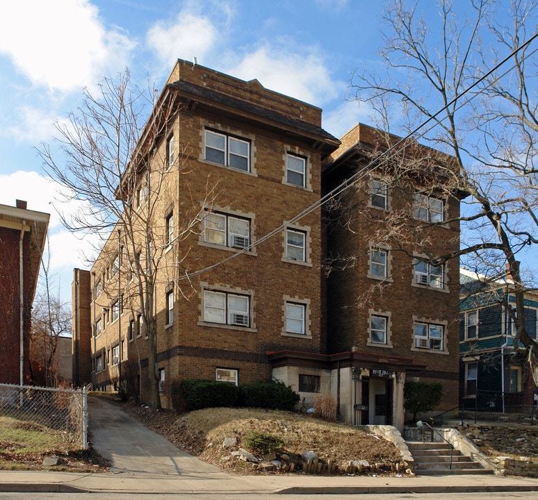 Studio Apartment (excellent condition) in Cincinnati, OH - Building Photo