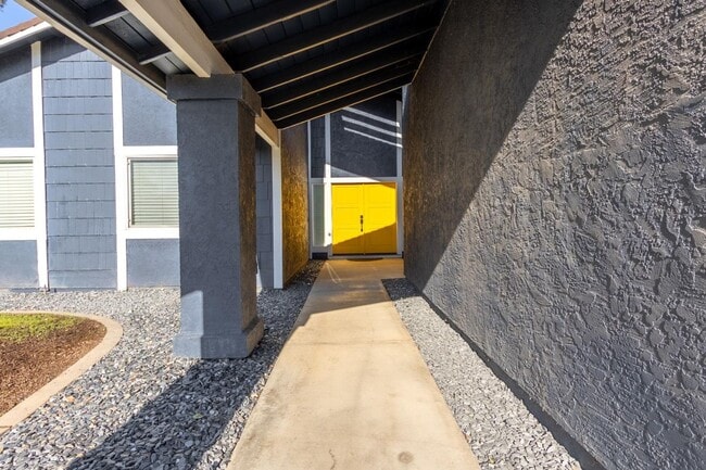 8916 Red Leaf Way in Sacramento, CA - Building Photo - Building Photo