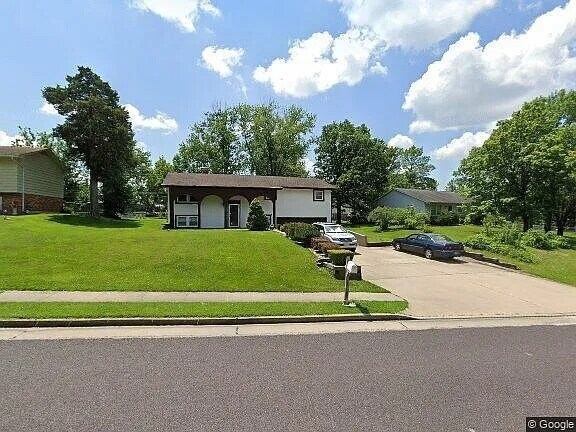 6402 E Saint Charles Rd in Columbia, MO - Building Photo