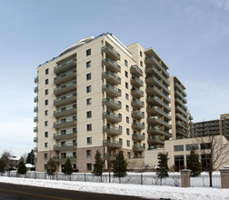 The Trillium at the Royal Gardens in Burlington, ON - Building Photo - Building Photo