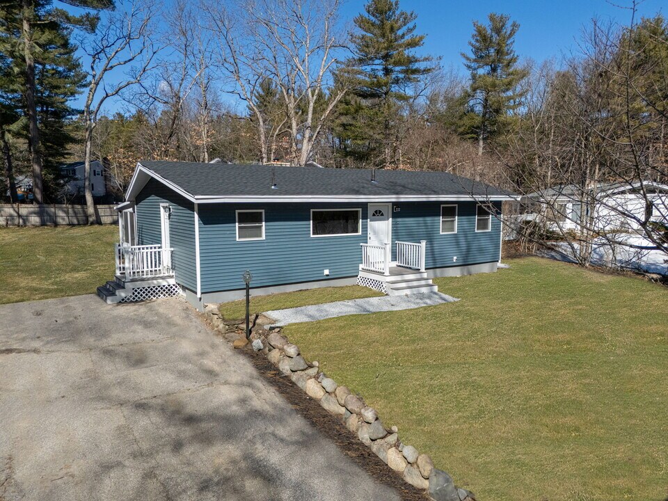 62 Crooked Spring Rd in North Chelmsford, MA - Building Photo